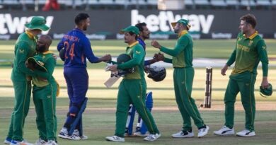 दक्षिण अफ्रीका ने भारत को तीसरे और अंतिम वनडे में बेहद रोमांचक अंदाज में चार रन से हराया