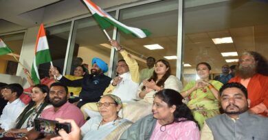 मुख्यमंत्री पुष्कर सिंह धामी राजीव गांधी इंटरनेशनल क्रिकेट स्टेडियम में चल रही रोड़ सेफ्टी वर्ल्ड सीरीज देखने पहुंचे