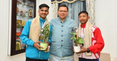मुख्यमंत्री पुष्कर सिंह धामी से नेशनल जूनियर एथलेटिक्स चैंपियनशिप में स्वर्ण पदक विजेता हिमांशु कुमार एवं रजत पदक विजेता सचिन सिंह बोहरा ने की मुलाकात