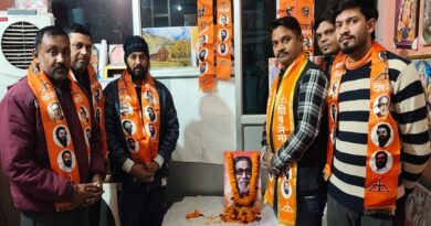 कुलभूषण राणा के नेतृत्व में सभी शिव सैनिको ने बालासाहेब ठाकरे को दी भावपूर्ण श्रद्धांजलि कुलभूषण राणा के नेतृत्व में सभी शिव सैनिको ने बालासाहेब ठाकरे को दी भावपूर्ण श्रद्धांजलि