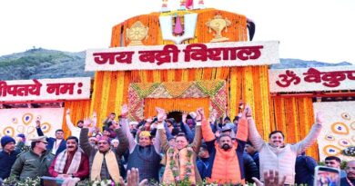 बदरीनाथ मंदिर के कपाट खुले, सीएम धामी ने की पूजा