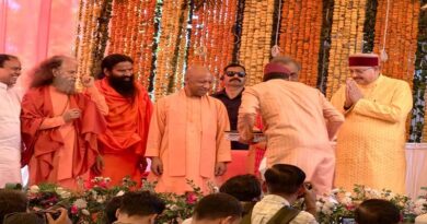 योगी आदित्यनाथ पंचूर गांव में आयोजित विष्णु पंचदेव मंदिर की प्राण प्रतिष्ठा एवं महायज्ञ कार्यक्रम में शामिल हुए