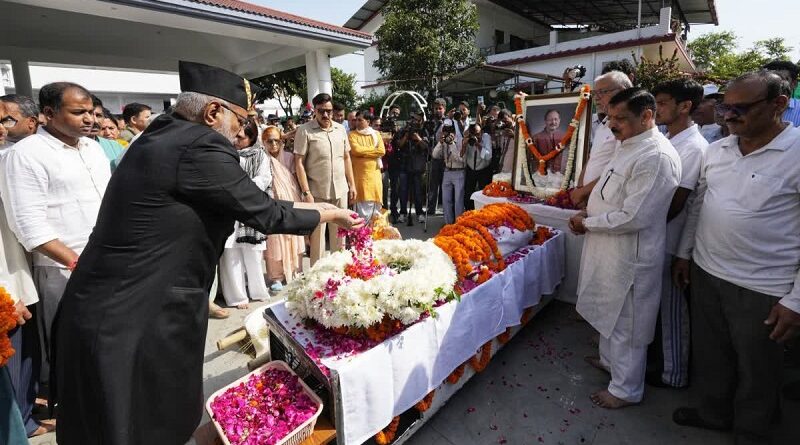 उपराष्ट्रपति सीपी राधाकृष्णन ने देहरादून पहुंचकर पूर्व सीएम बीसी खंडूड़ी को श्रद्धांजलि दी