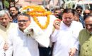 मुख्यमंत्री पुष्कर सिंह धामी ने पूर्व सीएम बीसी खंडूड़ी के पार्थिव शरीर को कंधा देकर दी विदाई