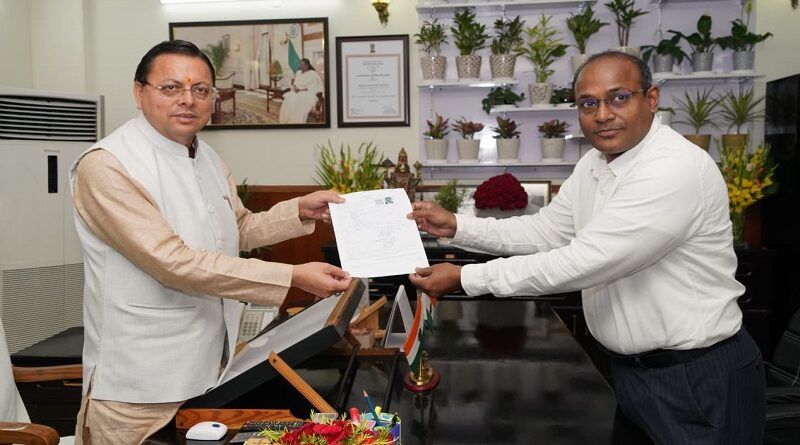 SIR: मुख्यमंत्री पुष्कर सिंह धामी को सौंपा गया गणना फॉर्म