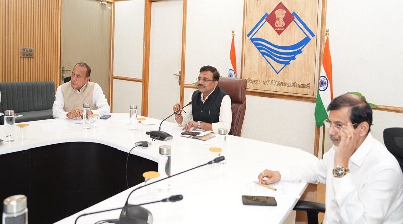 मुख्य सचिव ने सचिवालय में जिलाधिकारियों के साथ वीडियो कॉन्फ्रेंसिंग के माध्यम से बैठक ली