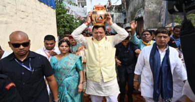 मुख्यमंत्री पुष्कर सिंह धामी बोले – जन्म नहीं, श्रेष्ठ कर्म बनाते हैं व्यक्ति को महान मुख्यमंत्री पुष्कर सिंह धामी बोले – जन्म नहीं, श्रेष्ठ कर्म बनाते हैं व्यक्ति को महान