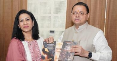 सीएम धामी से साहित्यकार एवं इंडो-जर्मन सांस्कृतिक संबंधों के क्षेत्र में सक्रिय डॉ. योजना साह जैन ने शिष्टाचार भेंट की सीएम धामी से साहित्यकार एवं इंडो-जर्मन सांस्कृतिक संबंधों के क्षेत्र में सक्रिय डॉ. योजना साह जैन ने शिष्टाचार भेंट की