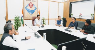 मुख्य सचिव आनन्द बर्द्धन की अध्यक्षता में सचिवालय में व्यय वित्त समिति की बैठक आयोजित हुई