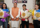सीएम धामी से अंतरराष्ट्रीय स्तर पर शानदार प्रदर्शन करने वाली उत्तराखण्ड की महिला मुक्केबाजों ने की मुलाक़ात
