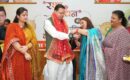 मुख्यमंत्री पुष्कर सिंह धामी ने बहनों से बंधवाई राखी