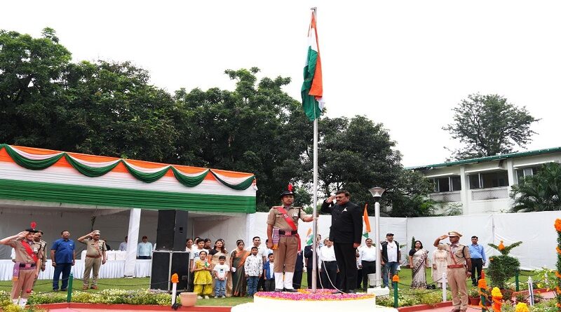 स्वतंत्रता दिवस पर मुख्य सचिव ने सुशासन, विकसित उत्तराखण्ड और हिमालय संरक्षण का लिया संकल्प