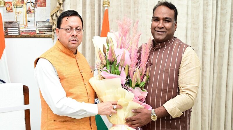 मुख्यमंत्री पुष्कर सिंह धामी से भाजपा देहरादून महानगर के अध्यक्ष सिद्धार्थ अग्रवाल ने शिष्टाचार भेंट की