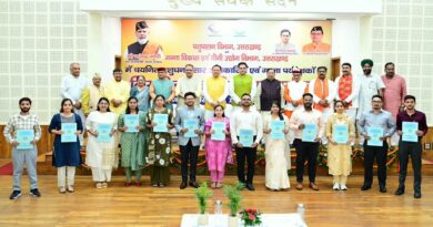 मुख्यमंत्री ने पशुपालन तथा गन्ना विकास एवं चीनी उद्योग विभाग के 101 नवनियुक्त कार्मिकों को प्रदान किए नियुक्ति पत्र’ मुख्यमंत्री ने पशुपालन तथा गन्ना विकास एवं चीनी उद्योग विभाग के 101 नवनियुक्त कार्मिकों को प्रदान किए नियुक्ति पत्र’